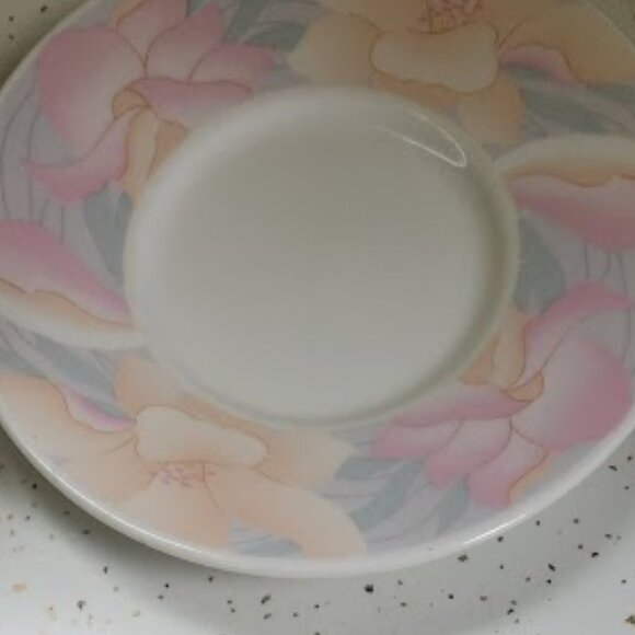 "Sara~ China Pearl" Collection Fine China - Set of 6 - Picture 6 of 6